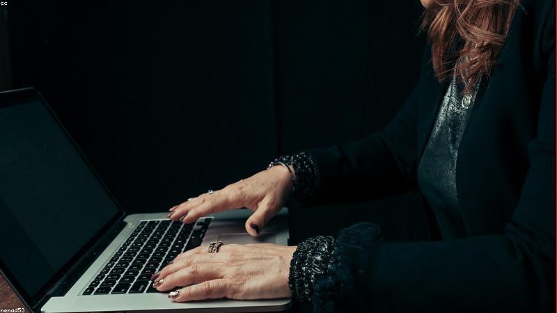 搜番网产品功能界面：智能搜索与番剧详情页